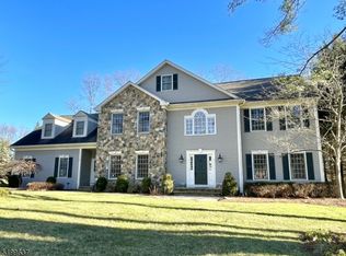 16 White Oak Ridge Ct, Mendham, NJ 07945
