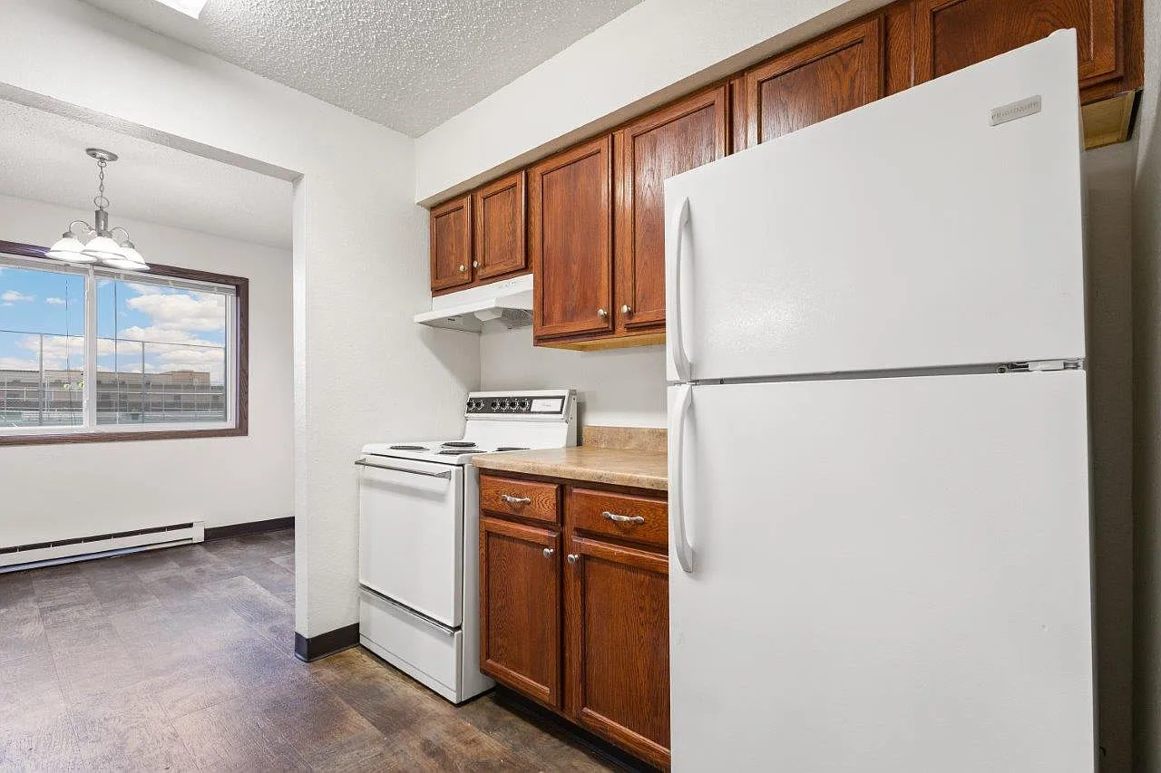 Huron Apartments — Photo 4