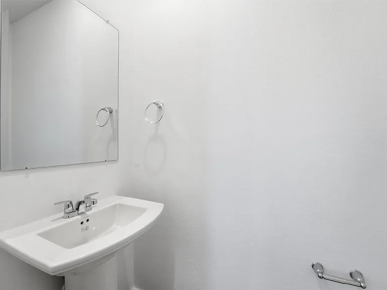 963 Mansfield St — Photo 11