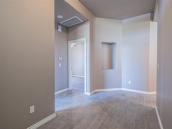 3rd image of 4622 Sandhill Dr