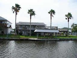 canal side 