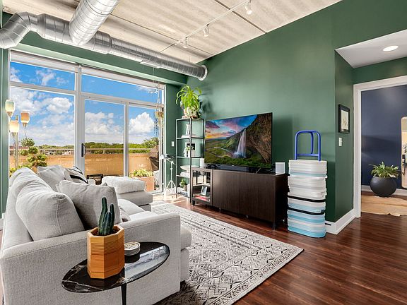 4th image of 3201 W Leland Ave #501