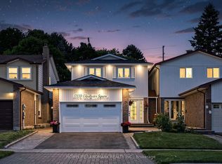 1209 Gloucester Sq, Pickering, ON L1V 3P7