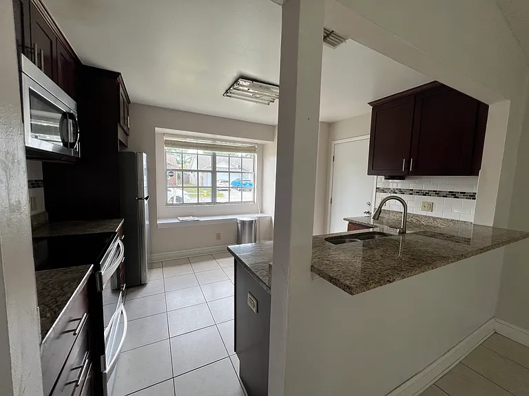 1413 Tiverton Dr — Photo 6