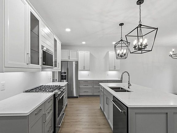 5th image of 317 Maple Street