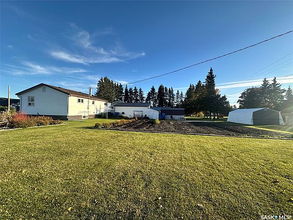 4th image of 50 Rae Avenue