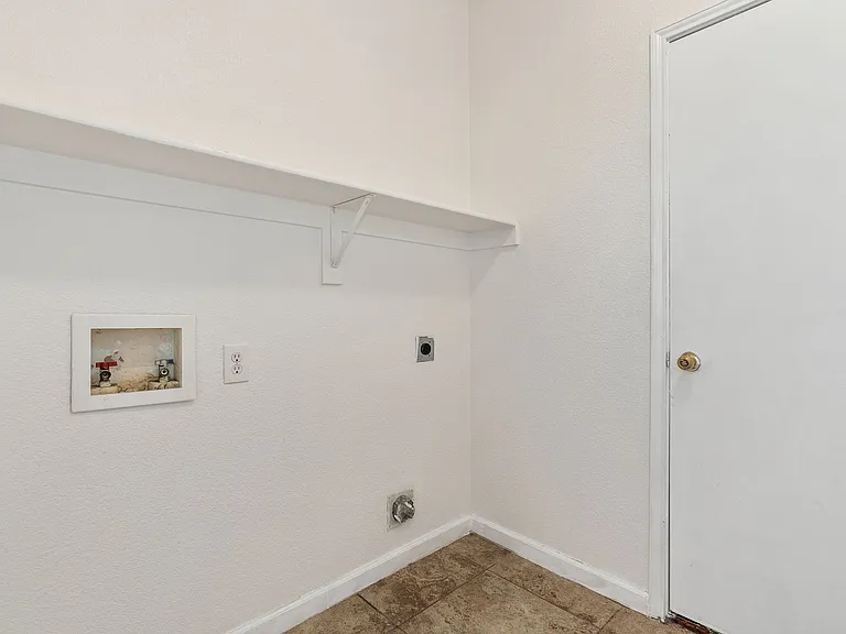 9001 Belvedere Dr — Photo 14