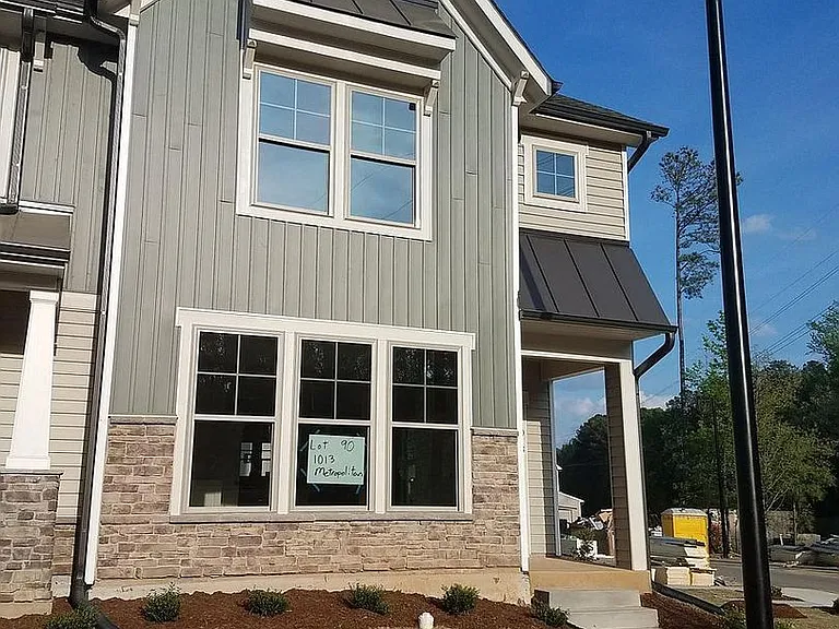 1013 Metropolitan Dr — Photo 1