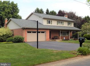 201 Lynbrook Dr N, York, PA 17402