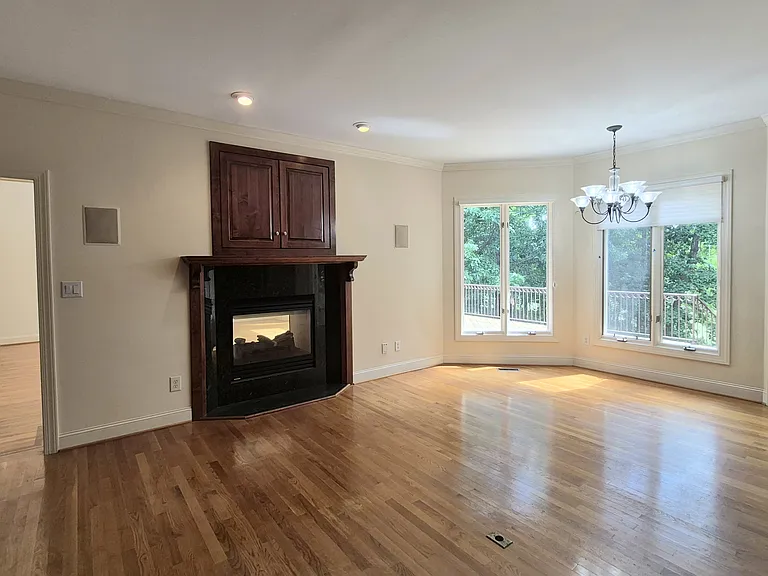4413 Turnberry Cir — Photo 16