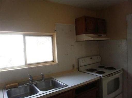 2nd image of 178 Park St #3
