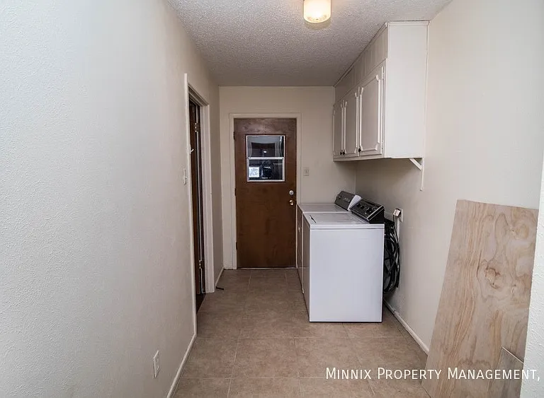 4414 52nd St — Photo 18