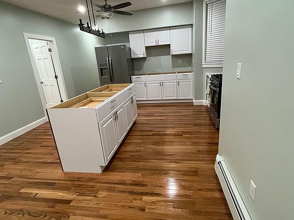 3rd image of 16 Red Rock St Floor 1