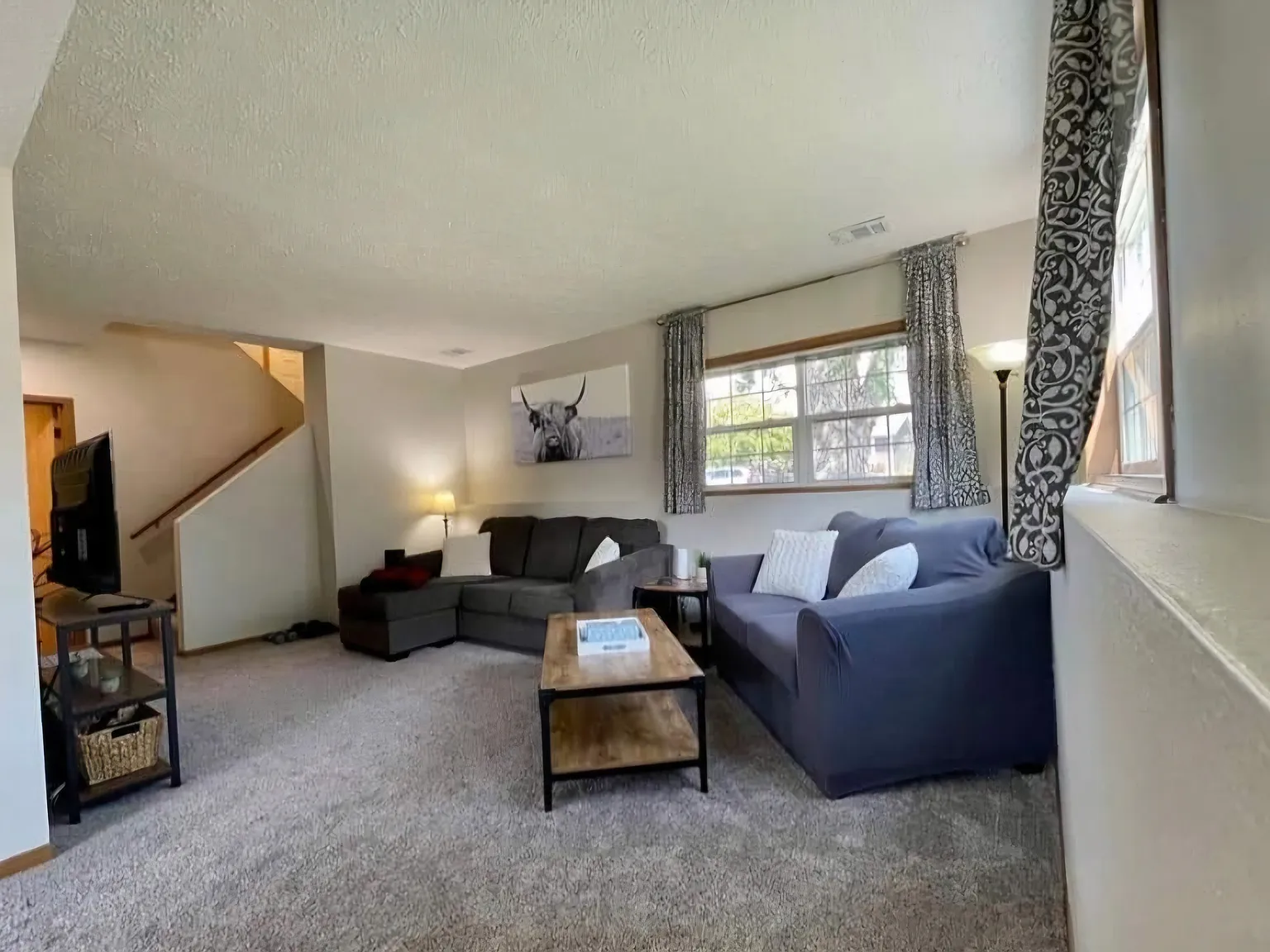 601 W Oak St — Photo 4