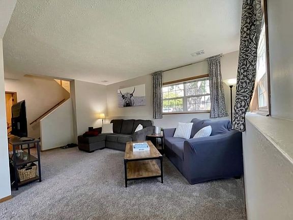 4th image of 601 W Oak St