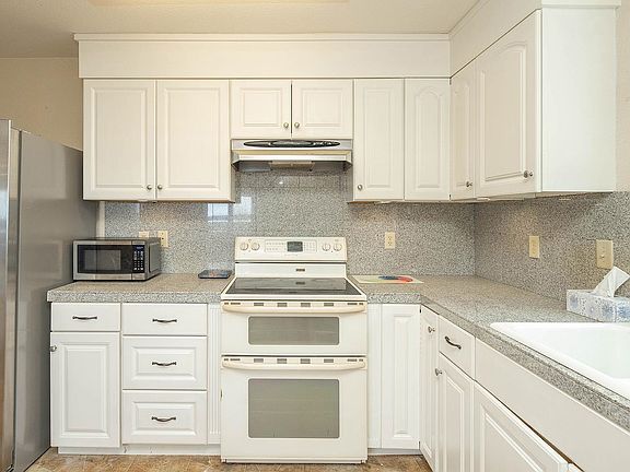 4th image of 506 Haggard Way