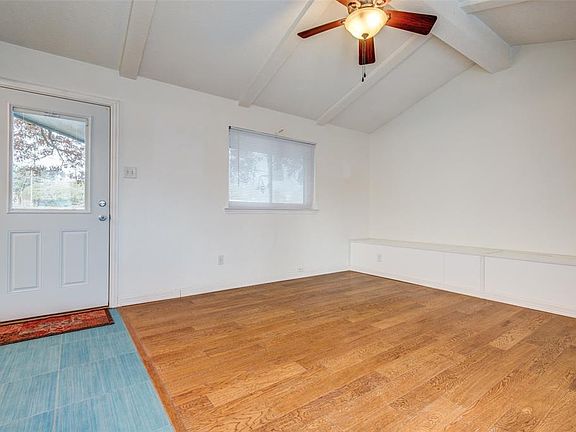 4th image of 3030 North Ave