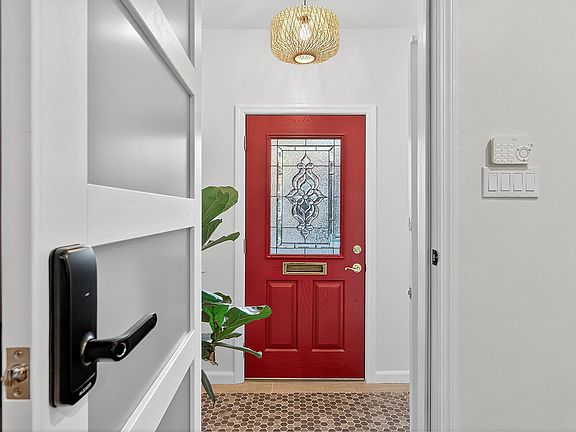 3rd image of 120 W 38th St
