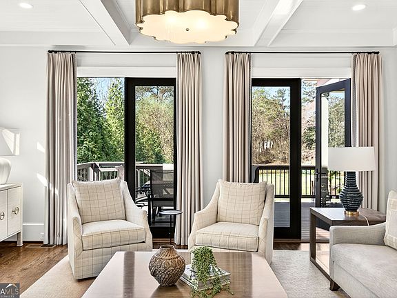 4th image of 2838 Redding Rd