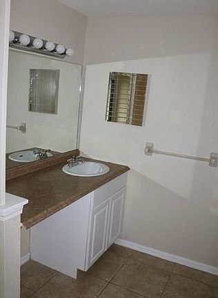 3rd image of 79 Emerald Woods Dr APT J7