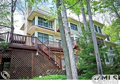Multi-tiered deck/patio