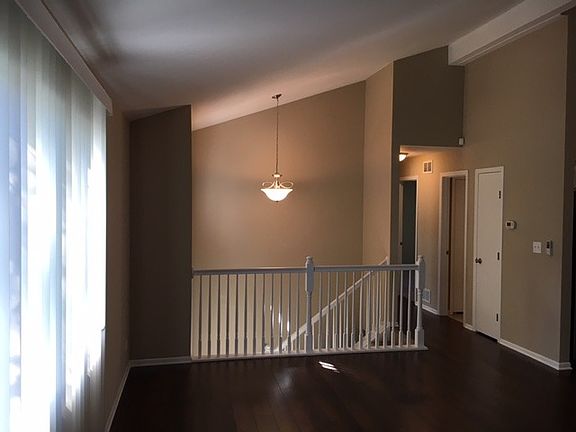 5th image of 1300 N Metropolitan Ave
