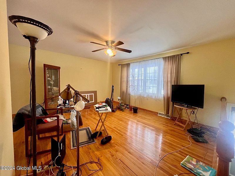 5th image of 57 Marriner Avenue
