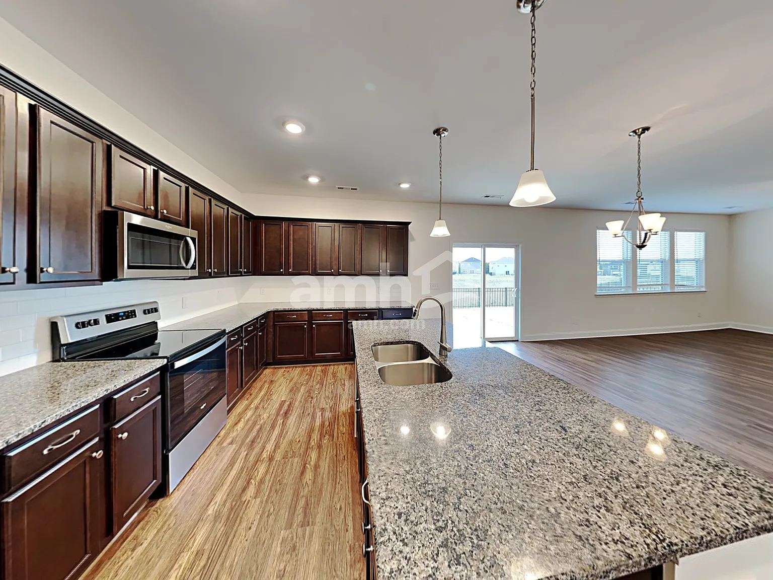 5 bed, 3.0 bath, 2553 sqft, $2,790 — Photo 4