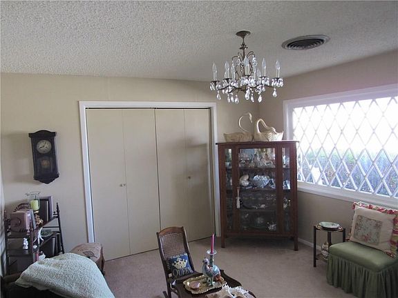 3rd image of 1250 W Lake Dr