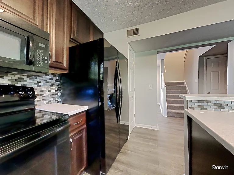 6271 Valleyview Dr — Photo 3