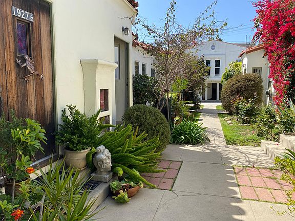 2nd image of 1927 1/4 Barry Ave