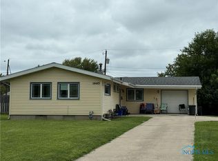 1665 Oakmont Ln, Sandusky, OH 44870