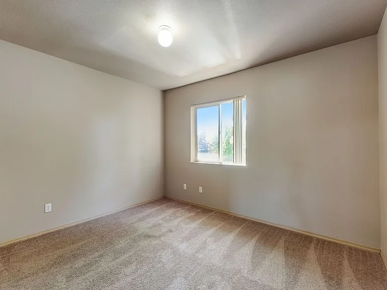 Gateway Village Apartments — Photo 30
