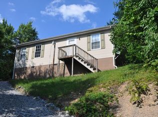 120 Ogden St, Mount Hope, WV 25880