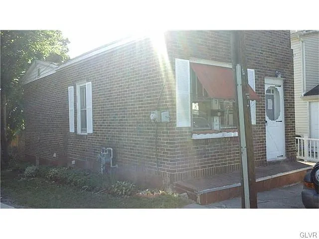 7 N 7th St photo 1