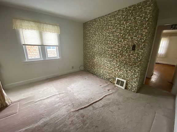 5th image of 108 Mary St