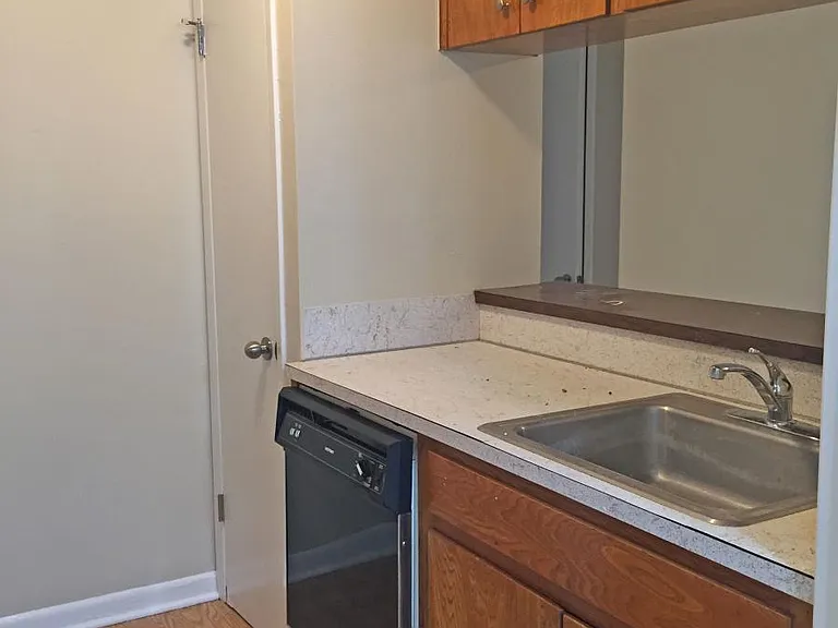 203 E Bowie St #11 — Photo 5