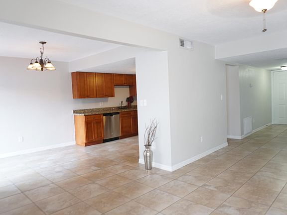 5th image of 7256 Moffatt Ln