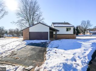 102 Farmington Ter, Sterling, VA 20164