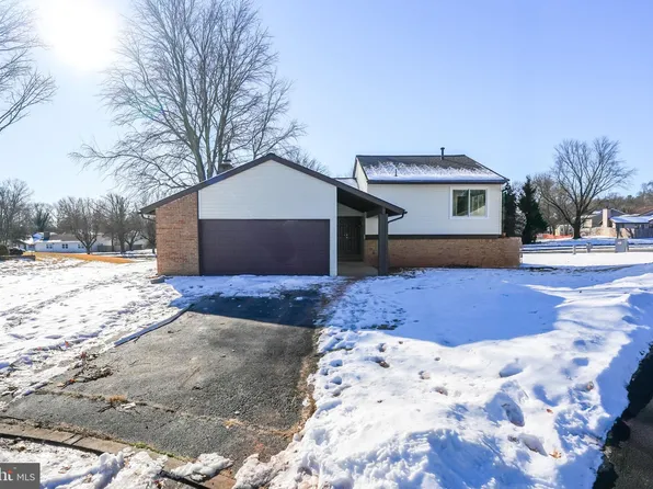 102 Farmington Ter, Sterling, VA 20164
