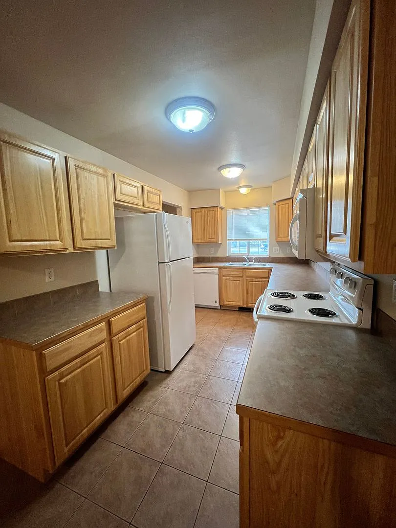 1713 W Fern Dr — Photo 4