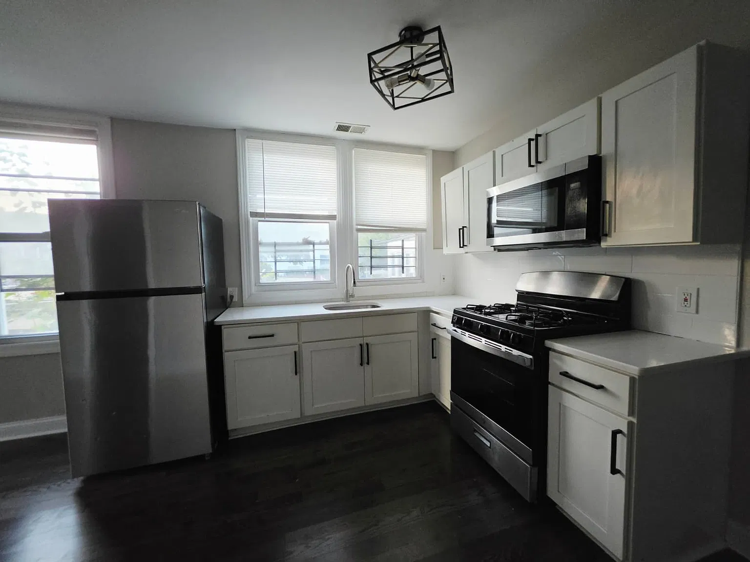 2 bed, 800 sqft, $1,895 — Photo 1