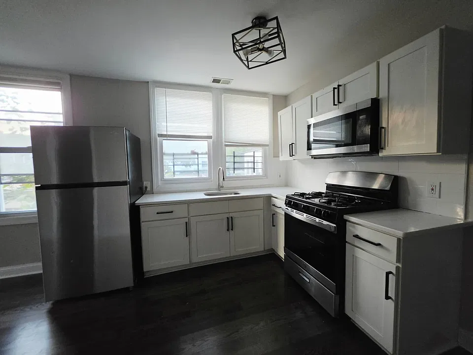 52 Greenville Ave #1E