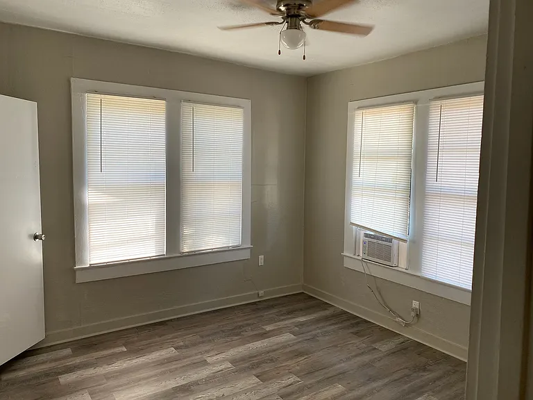 303 E Sadosa St — Photo 4