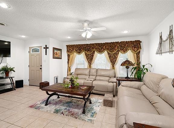 4th image of 9803 Woodway Dr