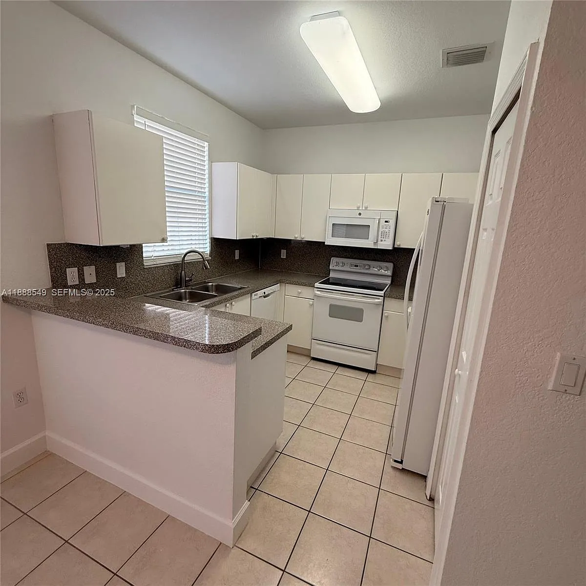 Building Photo - 12185 SW 125th Ct