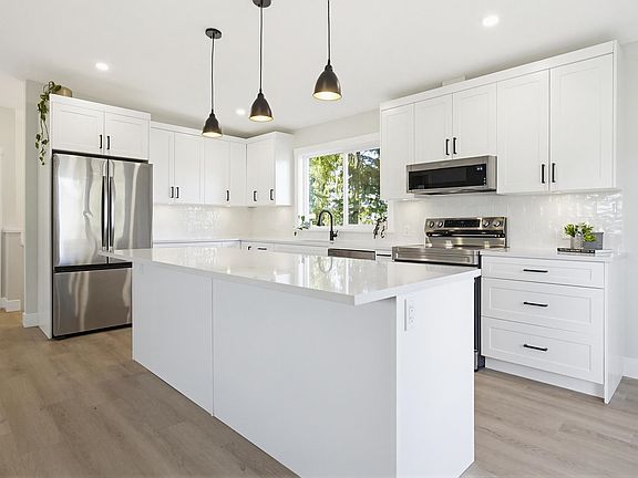 5th image of 36143 Shore Rd