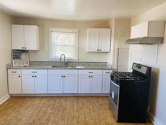 4th image of 2632 N Stone Ave APT 9