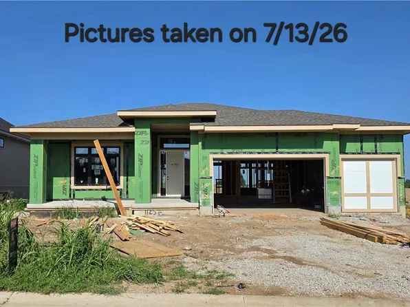 11257 S Sunray Dr, Olathe, KS 66061