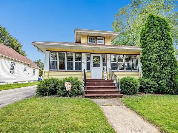 1368 Day St, Green Bay, WI 54302